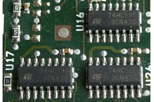 IC 7400 Komponenta: Detaljan rad, značajke i aplikacije